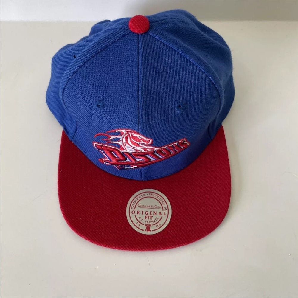 Detroit Pistons vintage Nostalgia Red and Blue Snapback Cap Mitchell & Ness